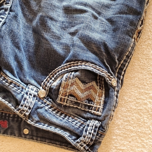 ROCK & ROLL  COWGIRL JEANS. sz 30x32. Mid rise. Boot cut - Picture 2 of 7